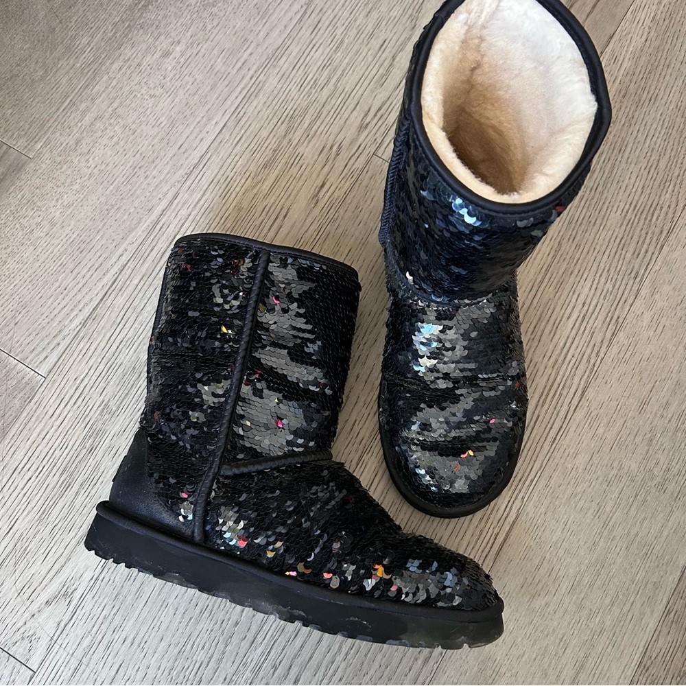 Short Sequin Uggs - Picture 4 of 8
